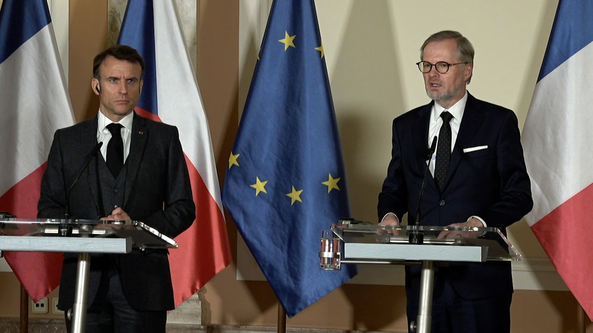 Macron po setkání s Fialou: Ukrajině budeme pomáhat, jak dlouho bude třeba